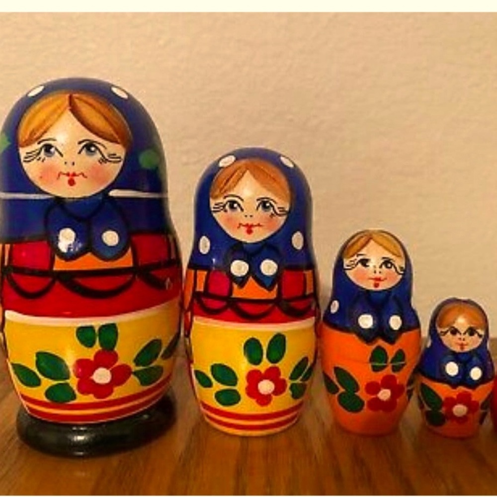 Russian Nesting Dolls Traditional Style! 5 pieces